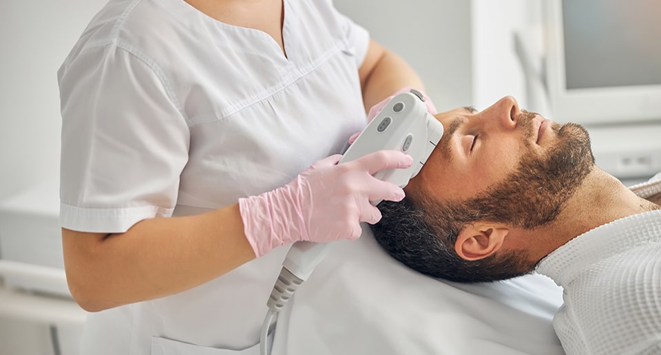 Sergio Quintero, aesthetic doctor: 'With the arrival of spring, skin blemishes become more visible and it is the key moment to act'